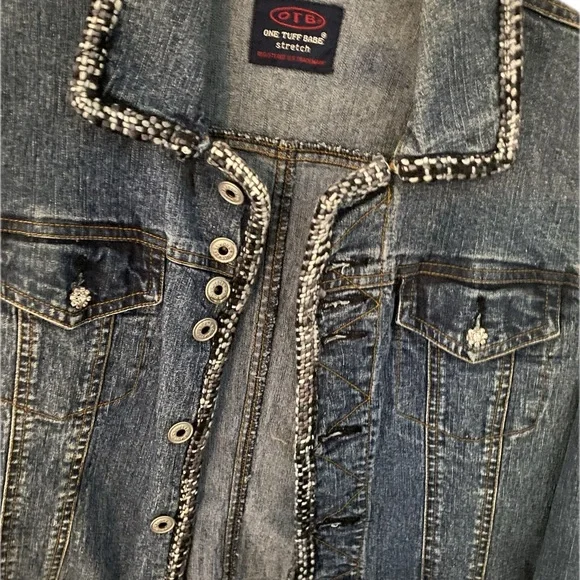Blue Jean Jacket with Fitted Silhouette and Classic Design - Picture 4 of 4